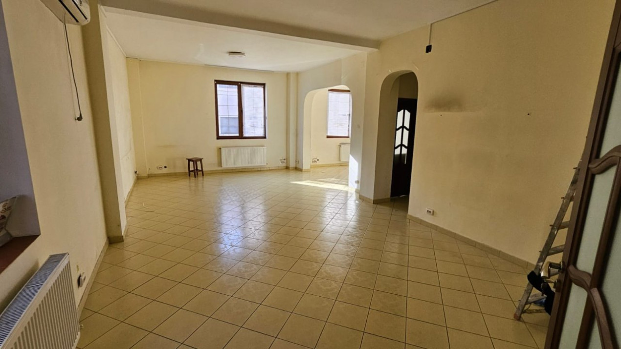 Casa cu 8 camere,DELEA VECHE, metrou, 6bai