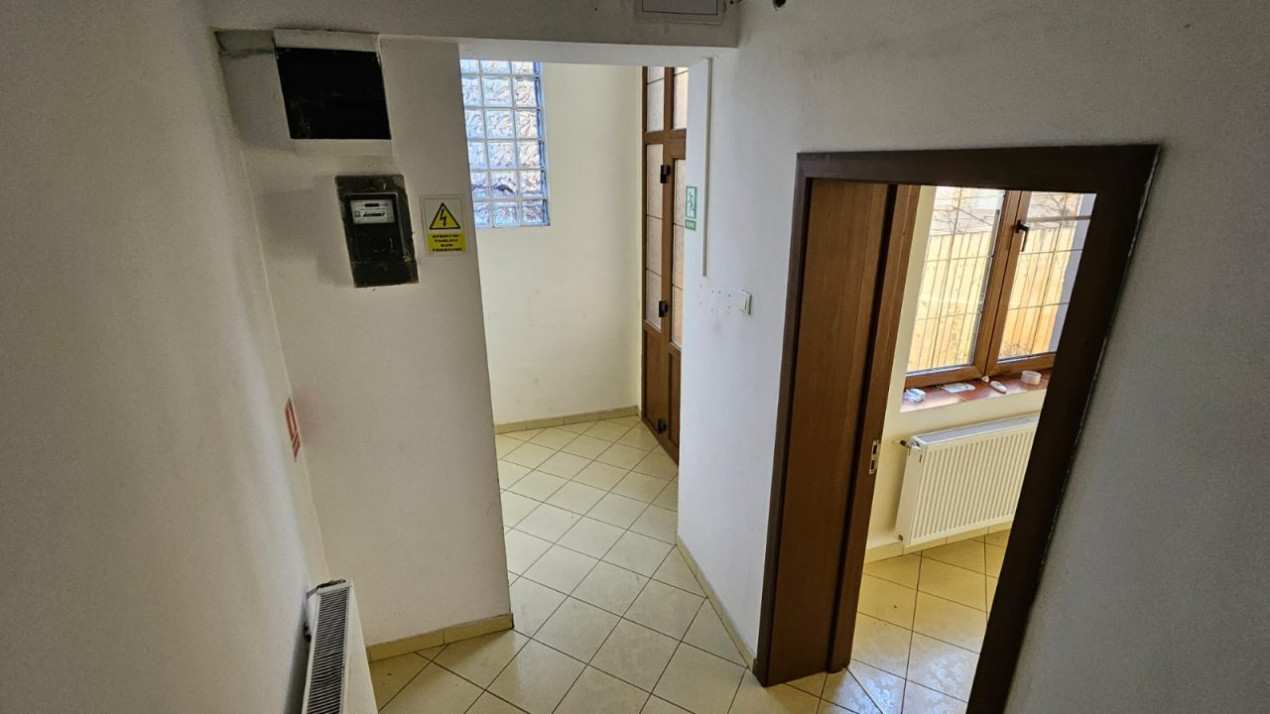 Casa cu 8 camere,DELEA VECHE, metrou, 6bai