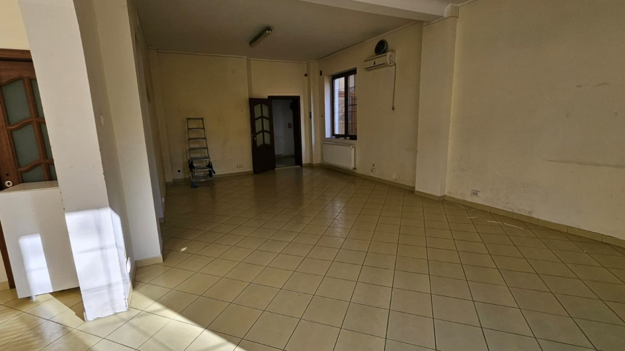 Casa cu 8 camere,DELEA VECHE, metrou, 6bai