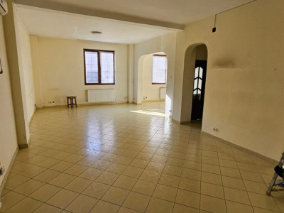 Casa cu 8 camere,DELEA VECHE, metrou, 6bai