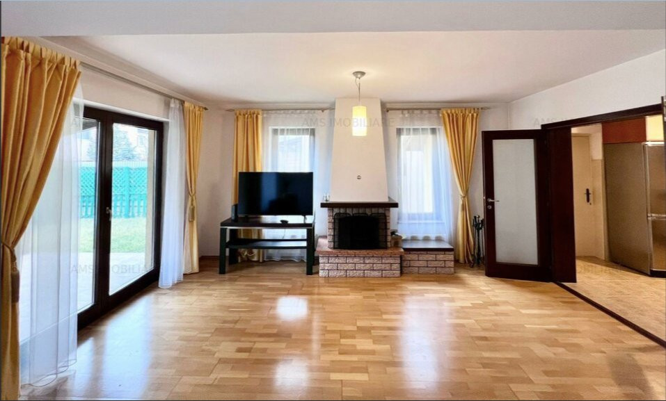 Vila superba, 5 camere,IANCU NICOLAE, an constructie 2002, 3 locuri de parcare