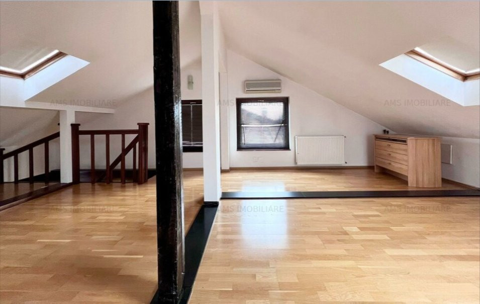 Vila superba, 5 camere,IANCU NICOLAE, an constructie 2002, 3 locuri de parcare