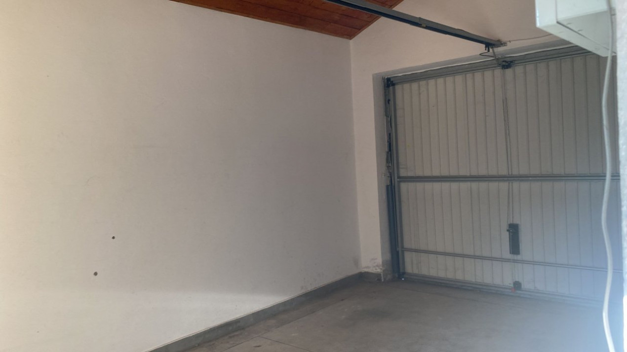 Vila superba, 5 camere,IANCU NICOLAE, an constructie 2002, 3 locuri de parcare