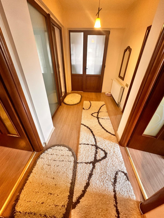 De vanzare spatiu comercial/birouri, 7 camere, garaj, S+P+1+M, teren 389mp