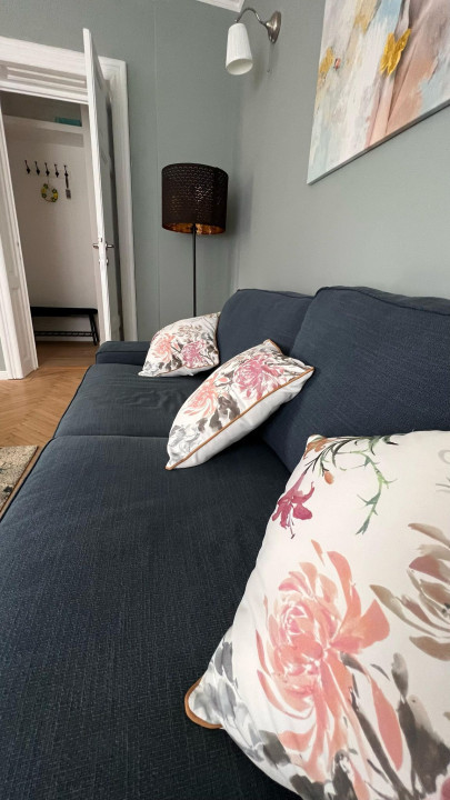 Vanzare apartament 3 camere, boxa garaj Cotroceni 