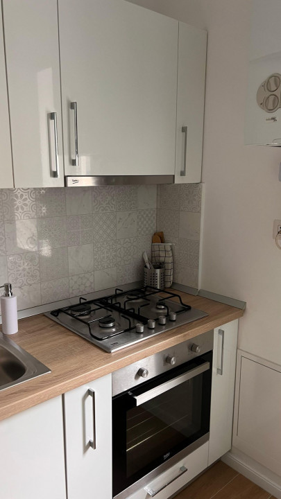 Vanzare apartament 3 camere, boxa garaj Cotroceni 