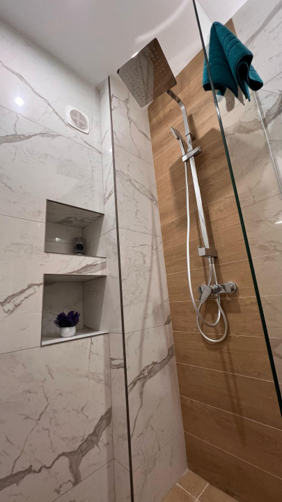 Vanzare apartament 3 camere, boxa garaj Cotroceni 