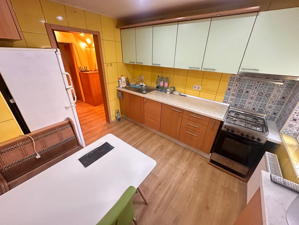 Apartament 3 camere, hol H, centrala proprie, metrou Brancoveanu