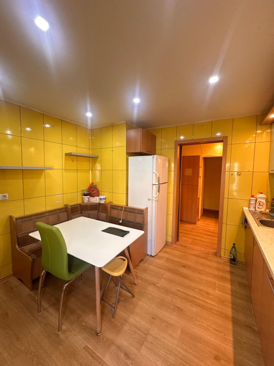 Apartament 3 camere, hol H, centrala proprie, metrou Brancoveanu