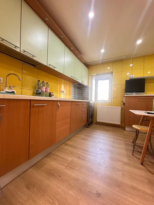 Apartament 3 camere, hol H, centrala proprie, metrou Brancoveanu