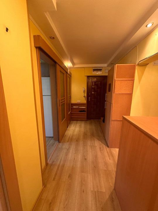 Apartament 3 camere, hol H, centrala proprie, metrou Brancoveanu