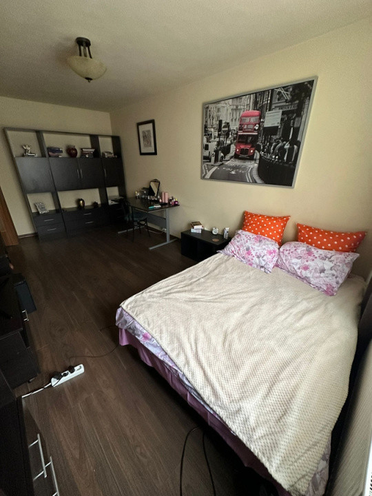 Apartament 3 camere, Dristor