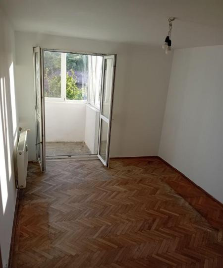 Apartament 4 camere, semidecomandat, Titan