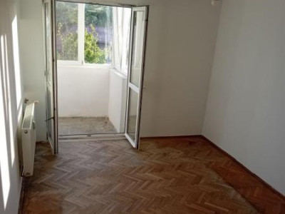 Apartament 4 camere, semidecomandat, Titan