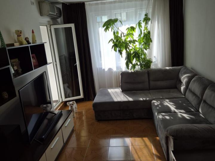Apartament 3 camere, decomandat,  zona Dumbrava Noua