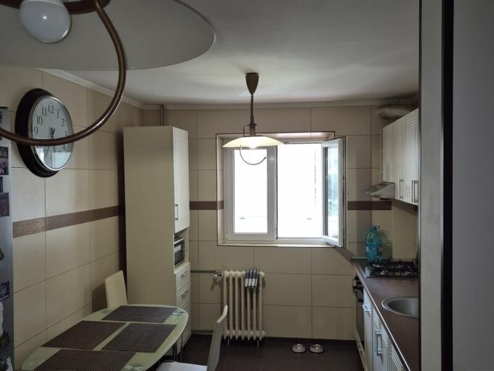 Apartament 3 camere, decomandat,  zona Dumbrava Noua