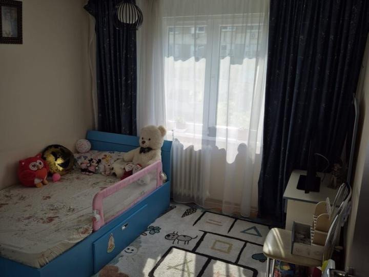 Apartament 3 camere, decomandat,  zona Dumbrava Noua