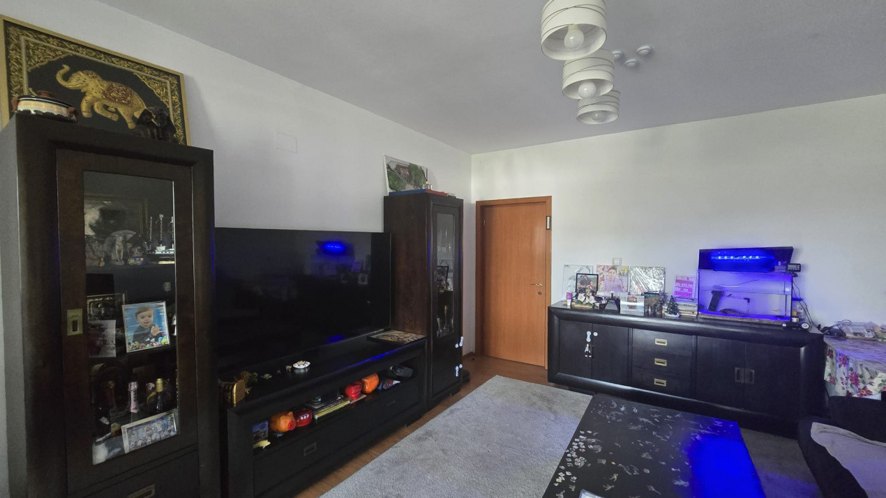 Apartament 3 camere decomandat, adiacent str Moinesti, mobilat si utilat