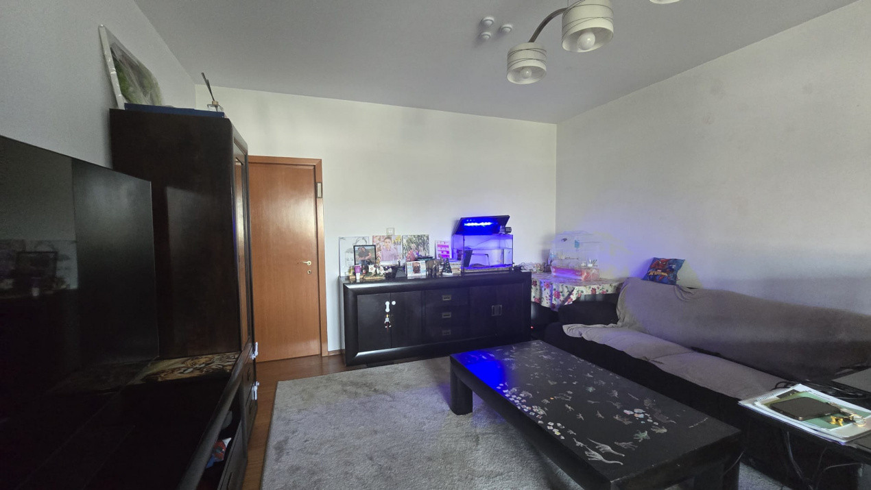 Apartament 3 camere decomandat, adiacent str Moinesti, mobilat si utilat