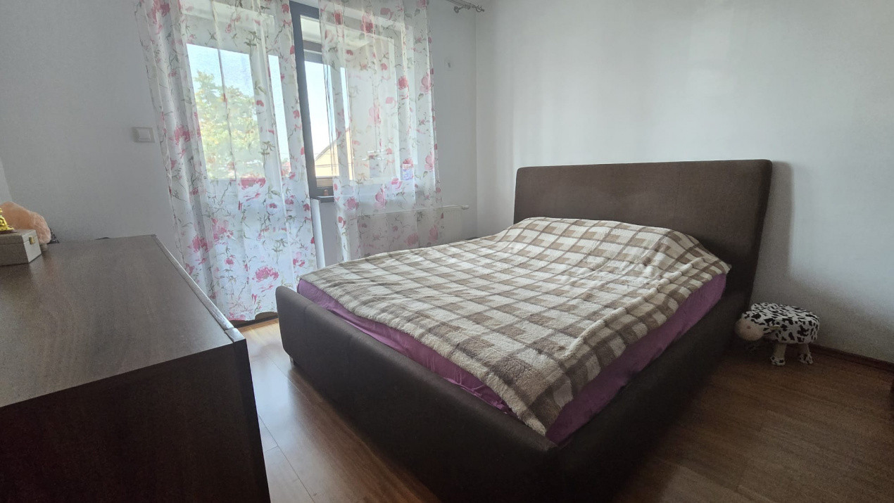 Apartament 3 camere decomandat, adiacent str Moinesti, mobilat si utilat