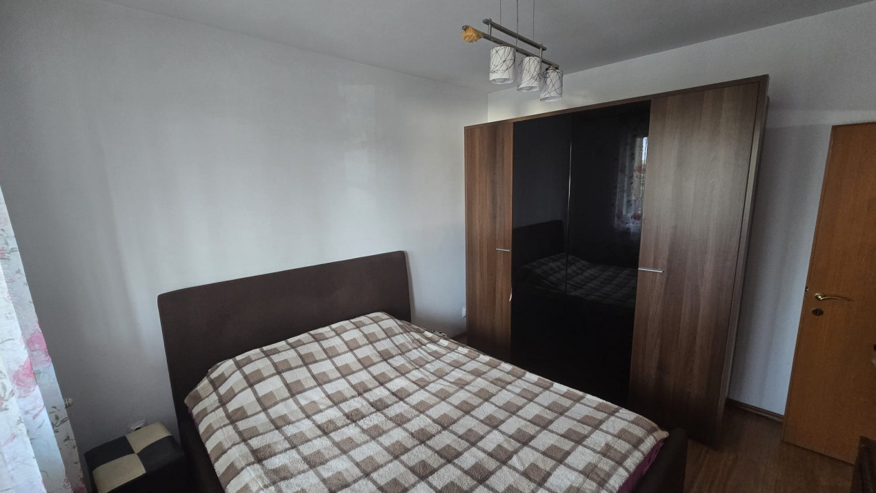 Apartament 3 camere decomandat, adiacent str Moinesti, mobilat si utilat