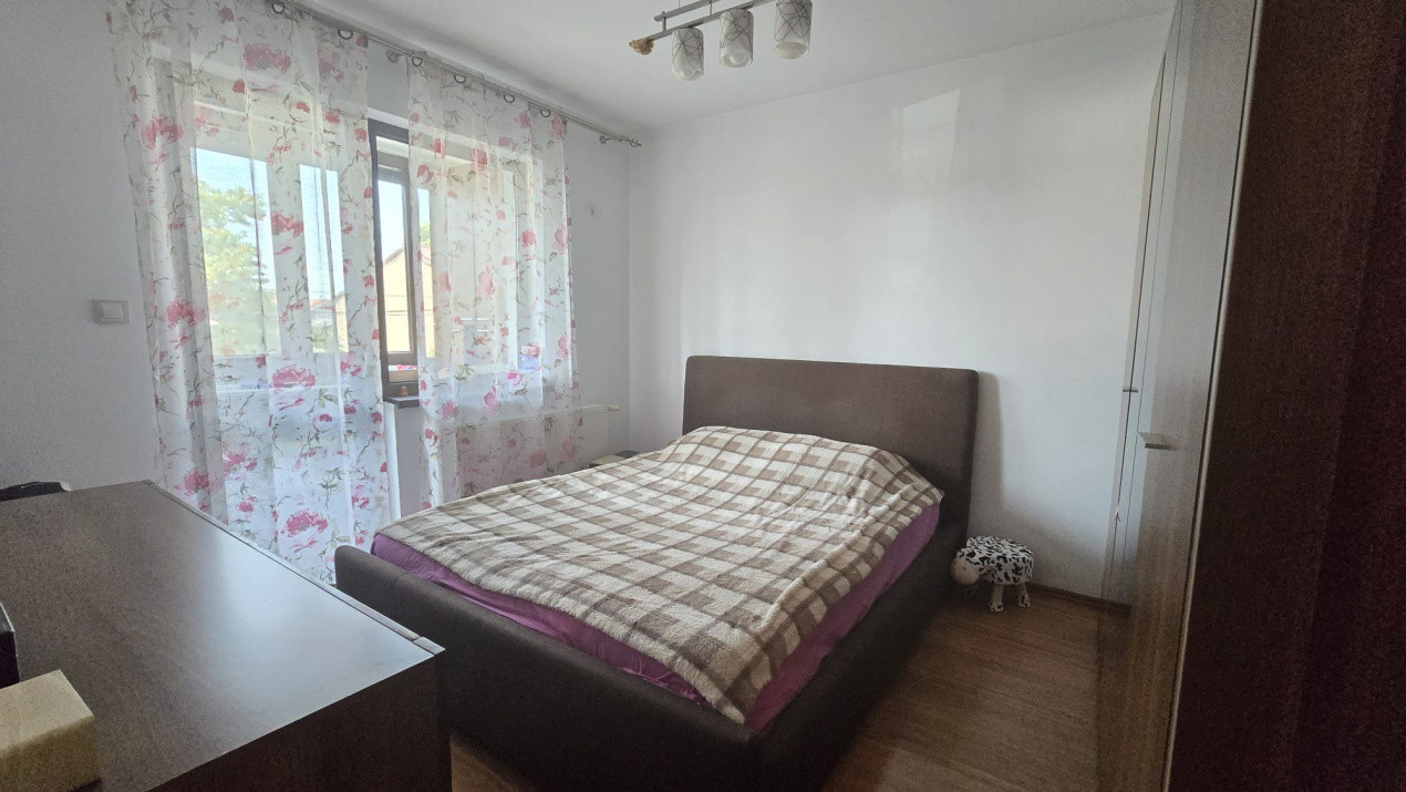 Apartament 3 camere decomandat, adiacent str Moinesti, mobilat si utilat