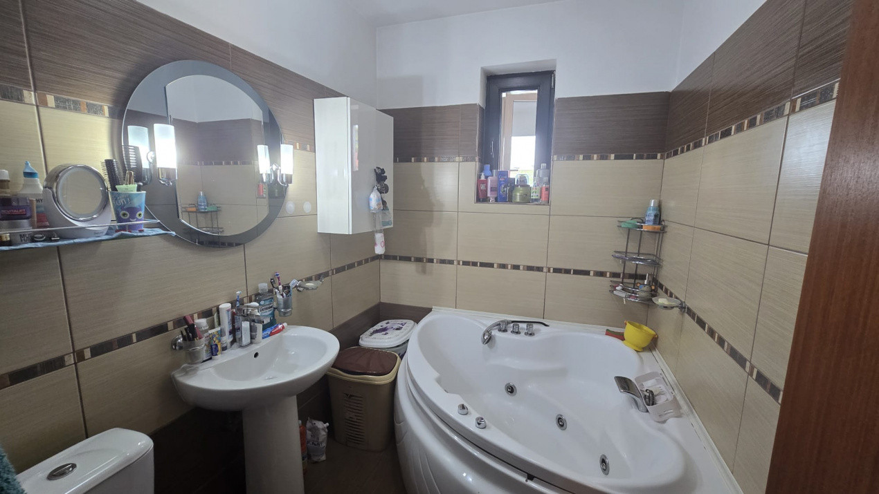 Apartament 3 camere decomandat, adiacent str Moinesti, mobilat si utilat