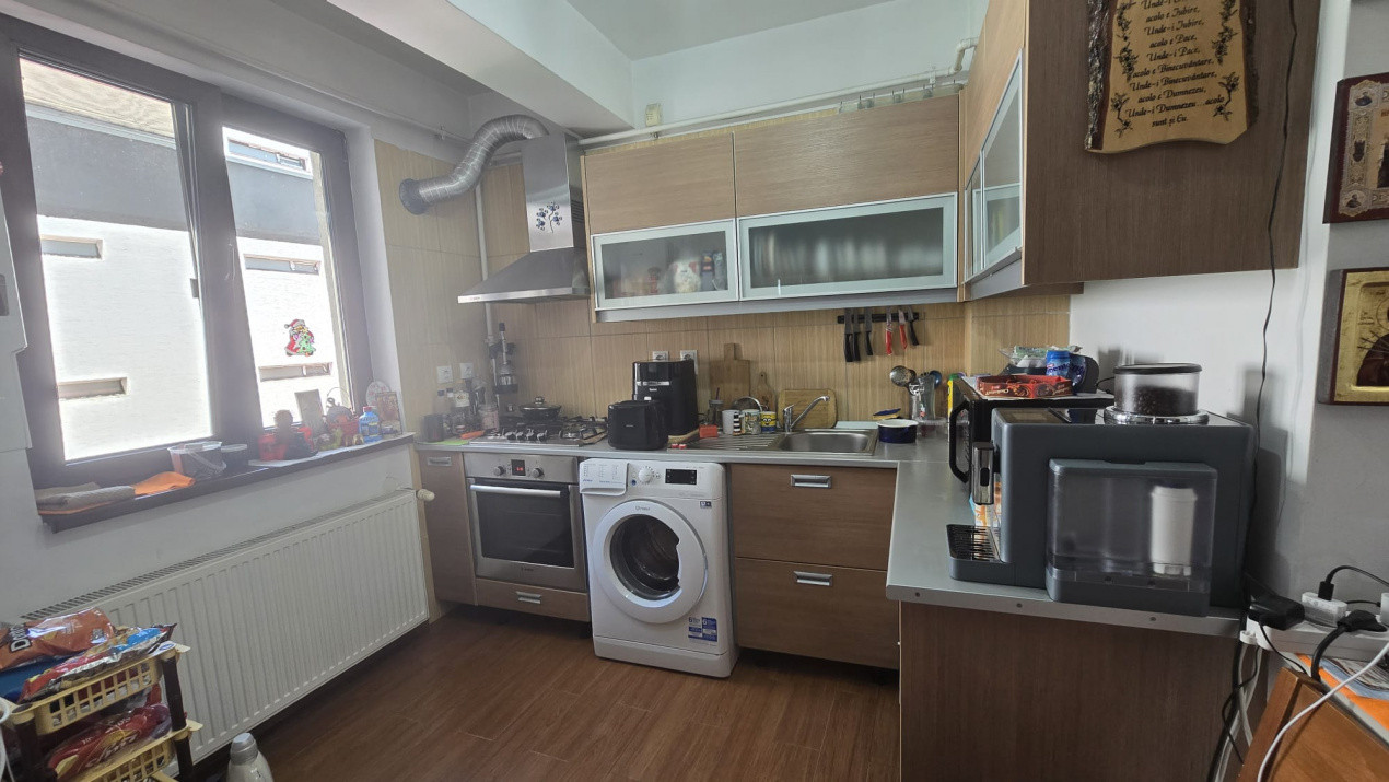 Apartament 3 camere decomandat, adiacent str Moinesti, mobilat si utilat