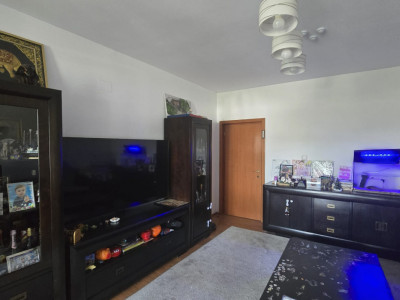 Apartament 3 camere decomandat, adiacent str Moinesti, mobilat si utilat