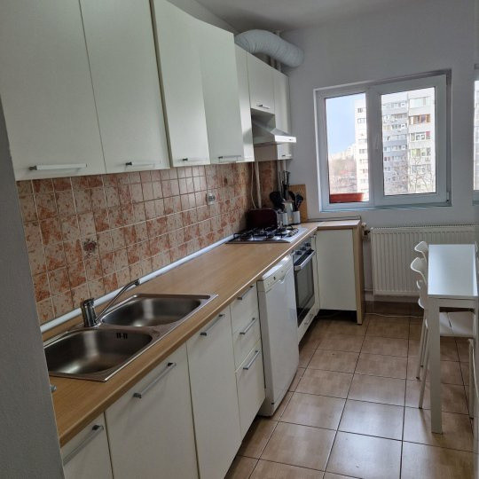 Apartament spațios 2 camere, decomandat, etaj 5 – Arena Națională