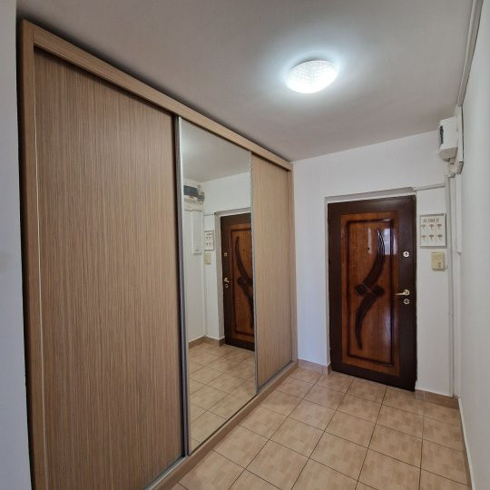 Apartament spațios 2 camere, decomandat, etaj 5 – Arena Națională