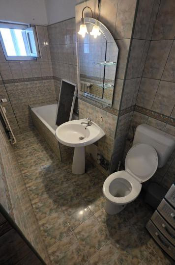 Apartament 3 camere, decomandat, metrou Costin Georgian