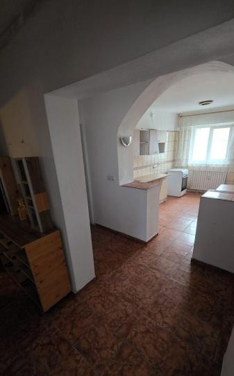Apartament 3 camere, decomandat, metrou Costin Georgian
