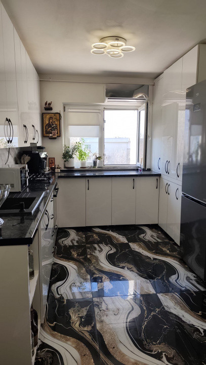 Apartament de vanzare 2 camere transformt in 3, zona linistita