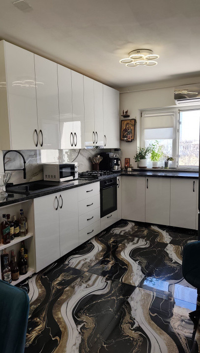 Apartament de vanzare 2 camere transformt in 3, zona linistita