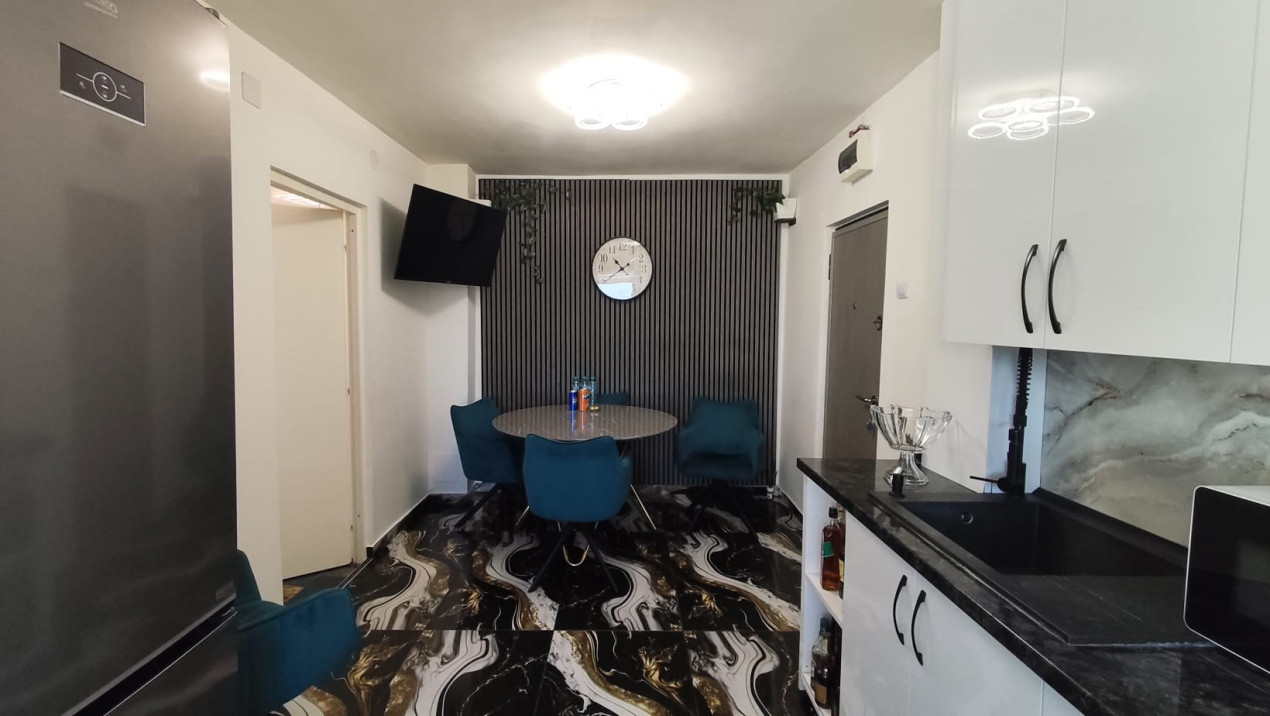 Apartament de vanzare 2 camere transformt in 3, zona linistita