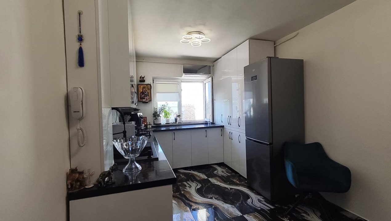 Apartament de vanzare 2 camere transformt in 3, zona linistita