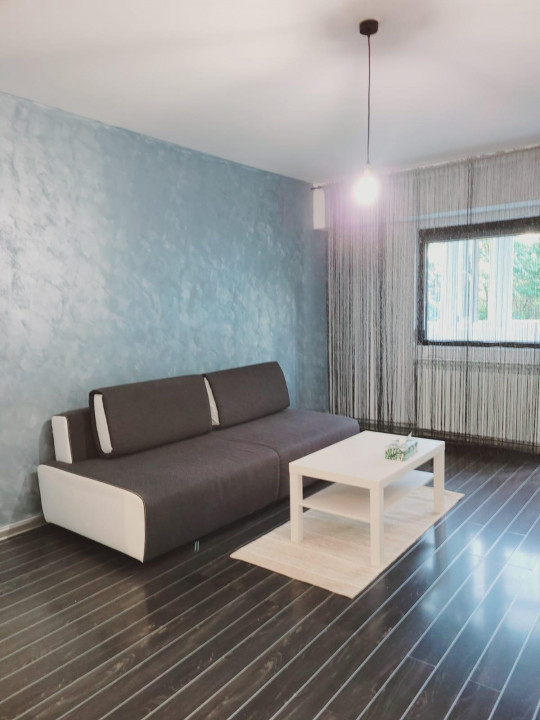 Garsoniera decomandata, etaj 2, Piata Muncii