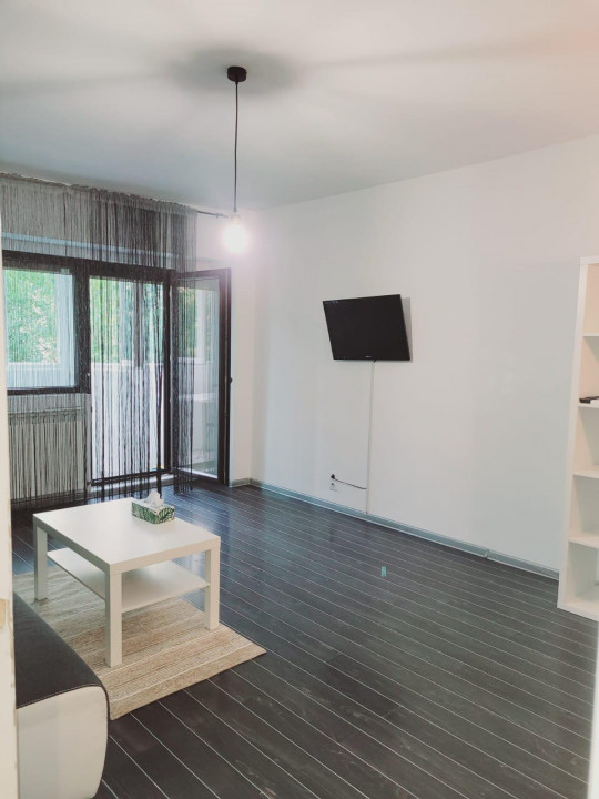 Garsoniera decomandata, etaj 2, Piata Muncii