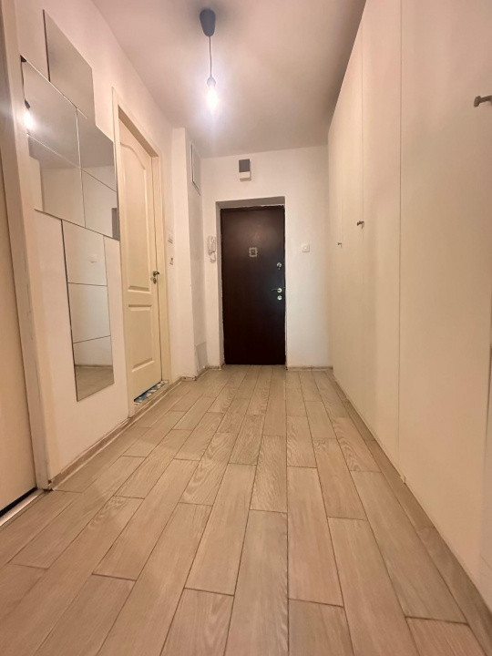 Garsoniera decomandata, etaj 2, Piata Muncii