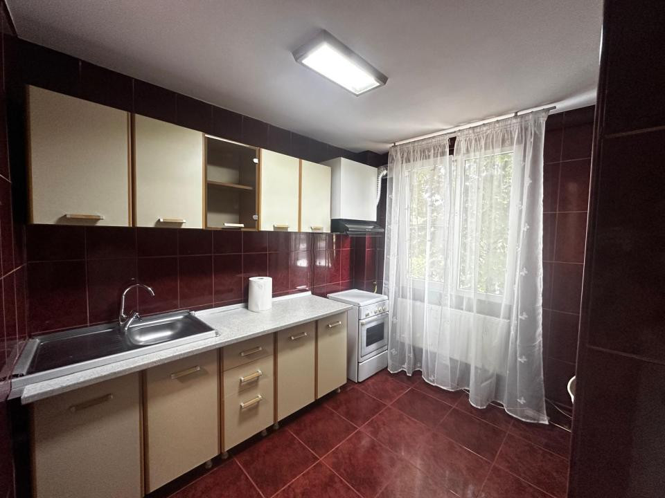 Apartament 3 camere de închiriat – Berceni, strada Almașul Mare, etaj 2/4