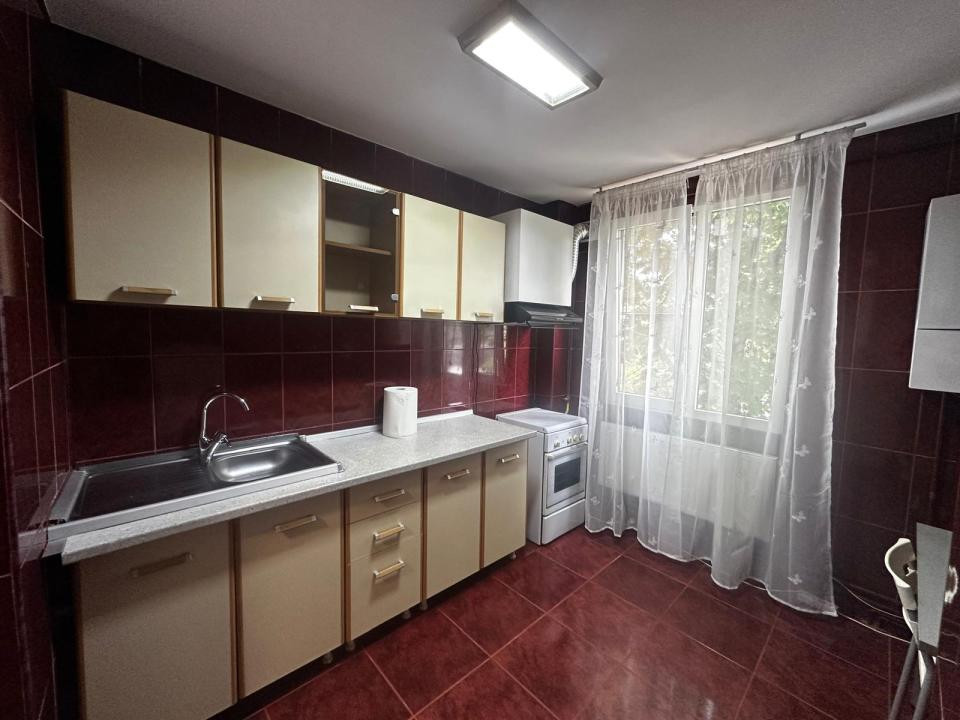 Apartament 3 camere de închiriat – Berceni, strada Almașul Mare, etaj 2/4