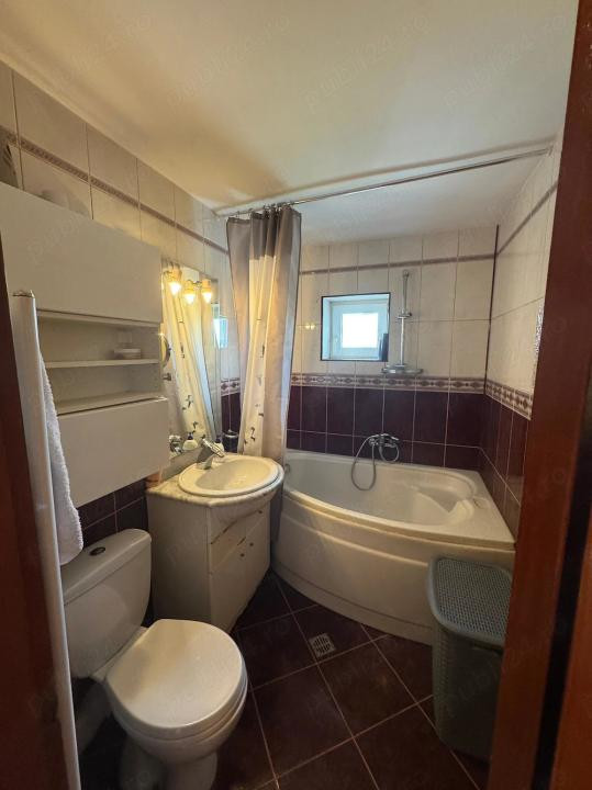 Apartament 3 Camere Decomandat, 84 mp, 2 Băi, 2 Balcoane, Bloc 1995