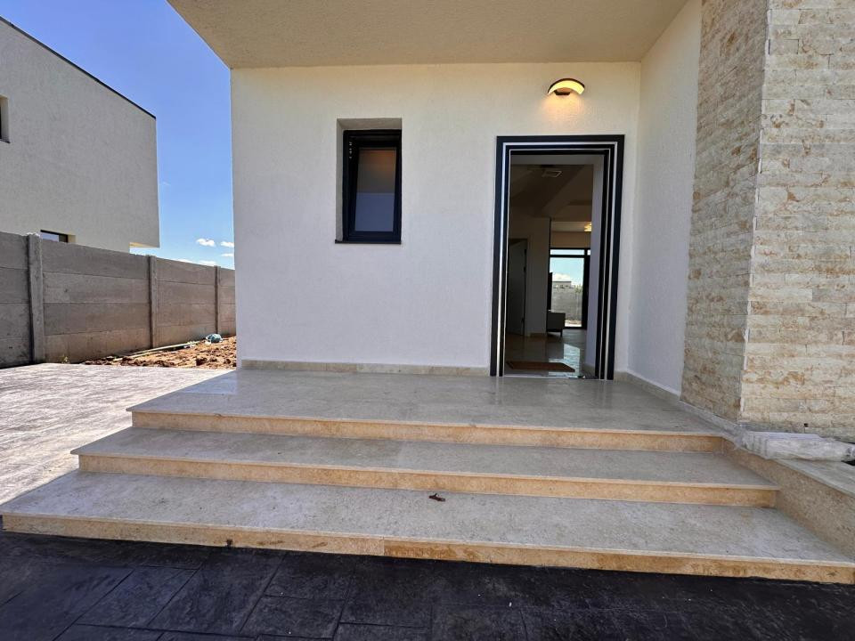 CASĂ INDIVIDUALĂ NOUĂ | 4 Camere | Teren 440 mp | Finisaje Premium