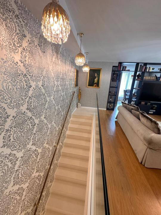 Duplex exclusivist cu grădină privată și terasă în zona Charles de Gaulle