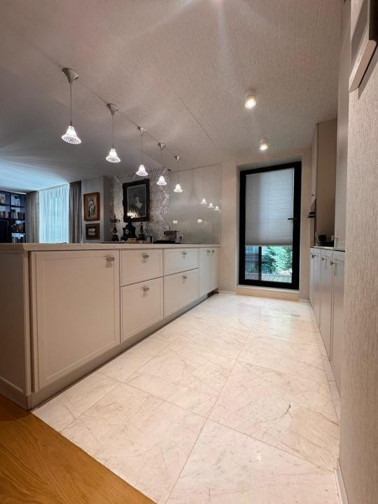 Duplex exclusivist cu grădină privată și terasă în zona Charles de Gaulle