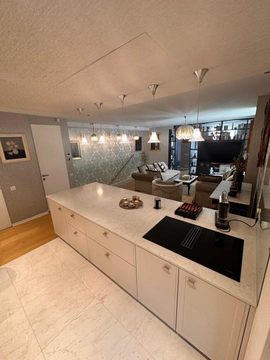 Duplex exclusivist cu grădină privată și terasă în zona Charles de Gaulle