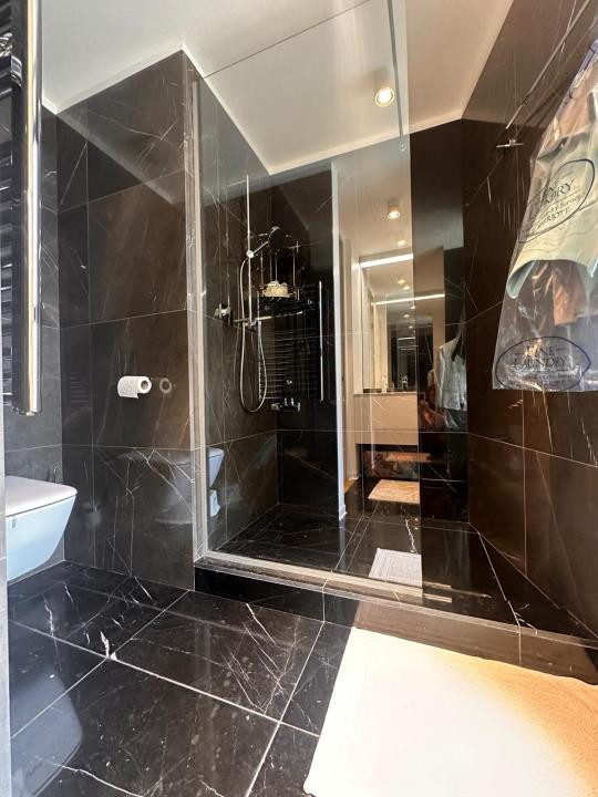 Duplex exclusivist cu grădină privată și terasă în zona Charles de Gaulle