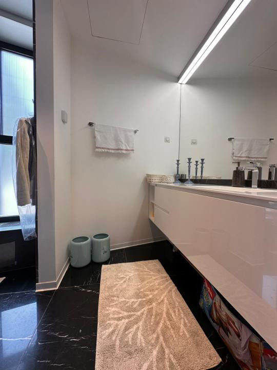 Duplex exclusivist cu grădină privată și terasă în zona Charles de Gaulle