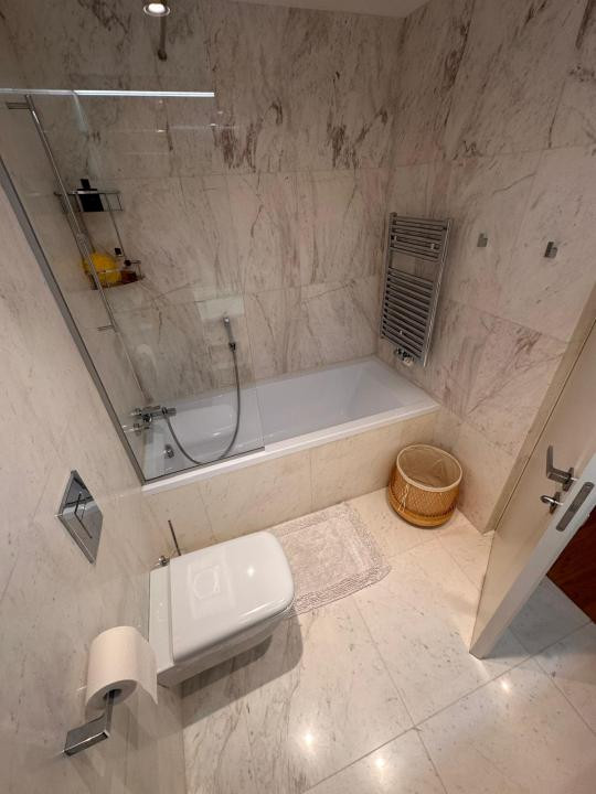 Duplex exclusivist cu grădină privată și terasă în zona Charles de Gaulle
